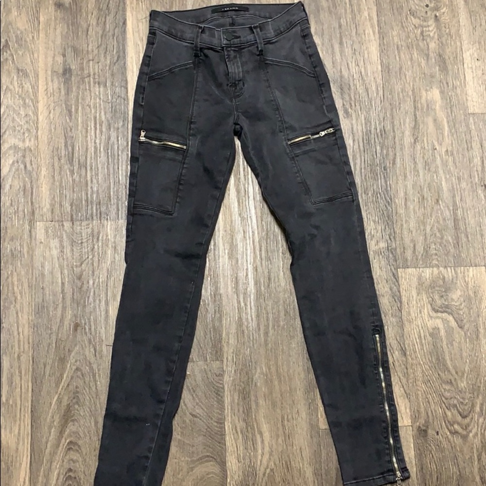 Black jeans with zippers.
